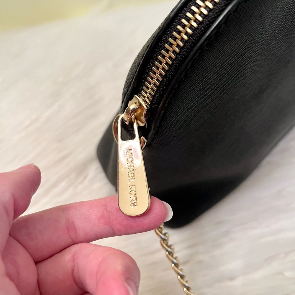 Michael Kors Cindy Dome Cross Body Bag - Picture 4 of 9